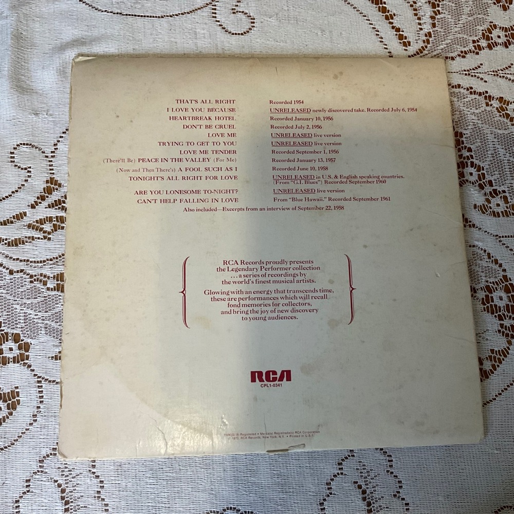 Elvis Presley A Legendary Performer Vol 1 Vinyl LP RCA CPL1-0341 with Booklet - Picture 2 of 16